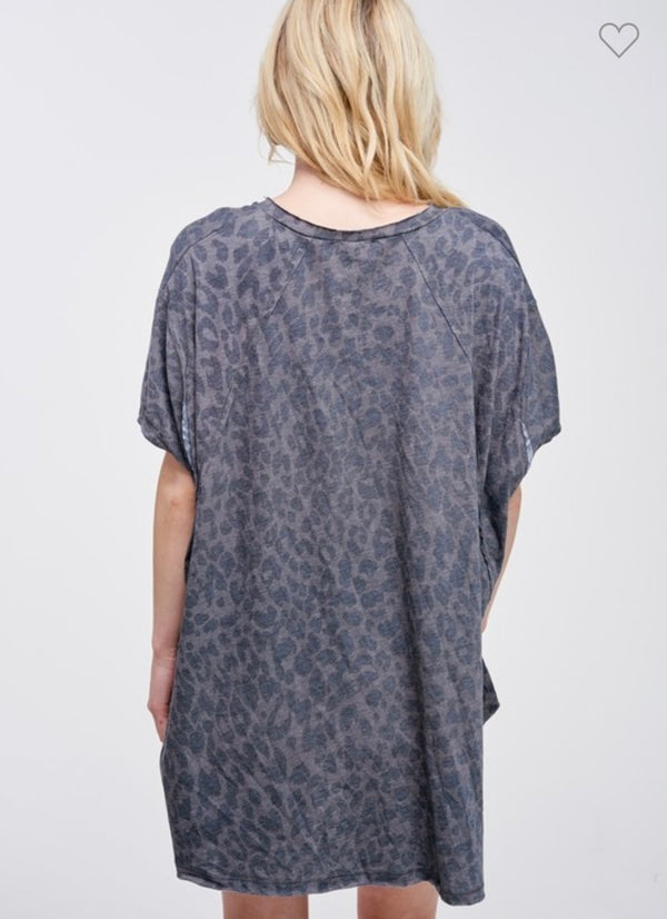 Oversized MAMA Graphic Tee